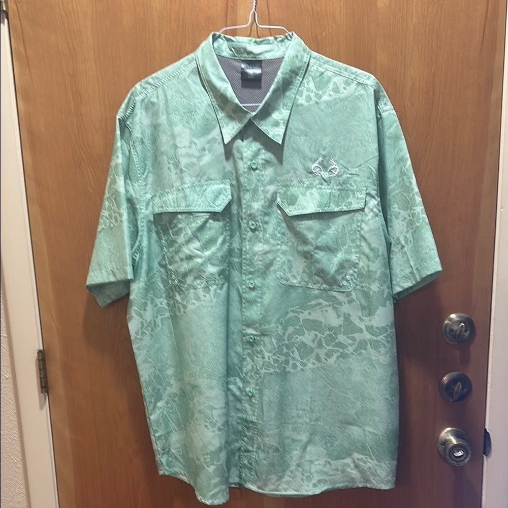Real tree fishing shirt, size XXL